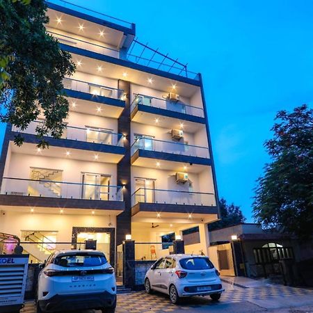 Отель Kds Residency Большая Нойда Экстерьер фото