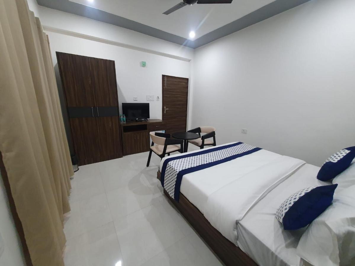 Отель Kds Residency Большая Нойда Экстерьер фото